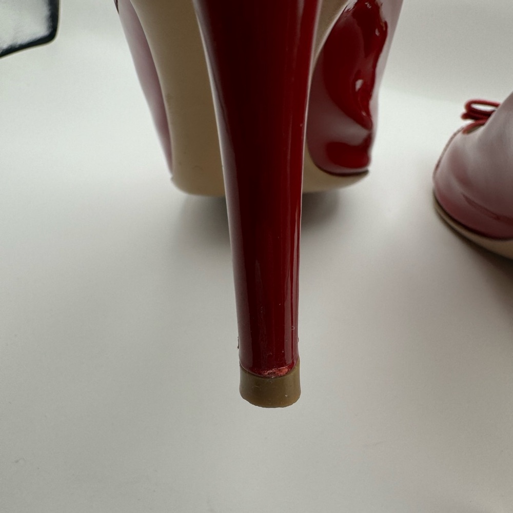 Salvatore Ferragamo Patent Leather Bow Accents Pumps - Picture 6 of 9